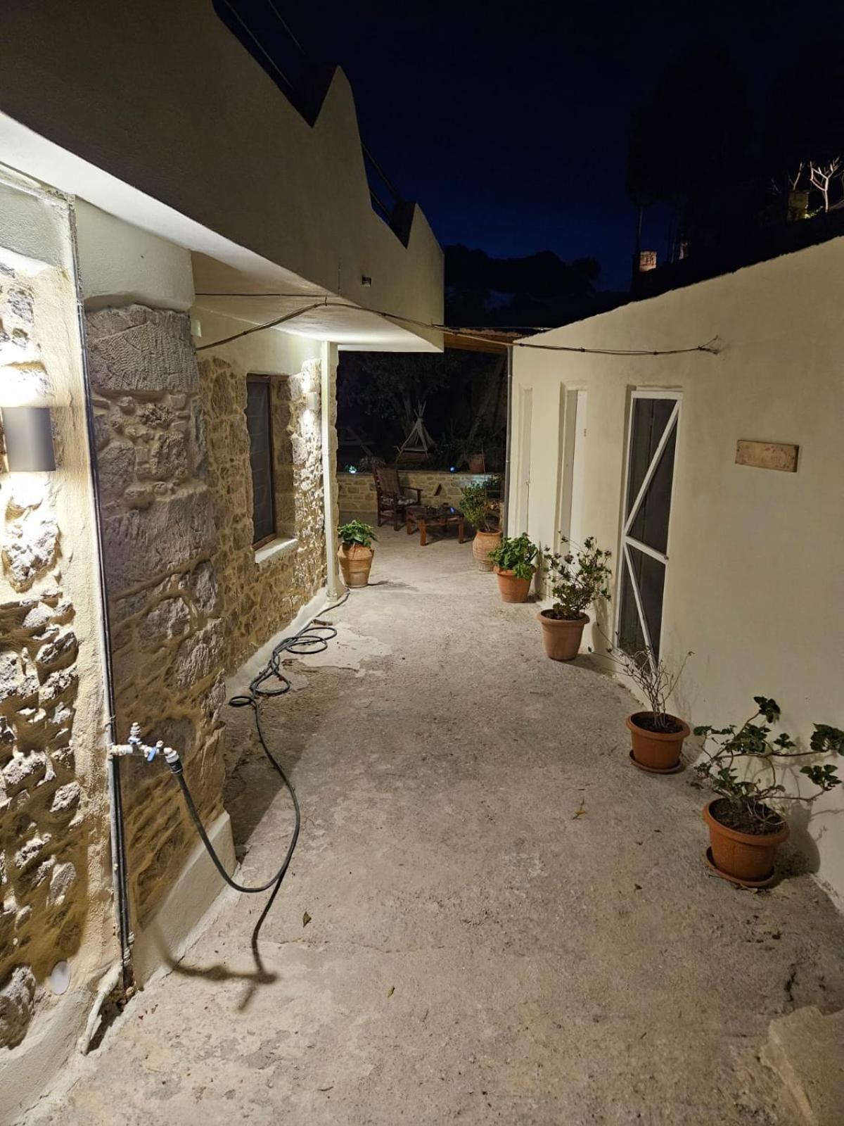 Papas Apartments Míresz Kültér fotó